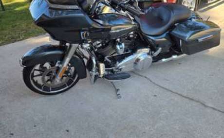 Harley Road Glide 2020 Low miles