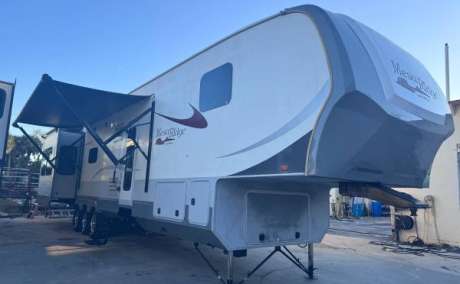 2014 Mesa Ridge 5th wheel 42ft 4 slides
