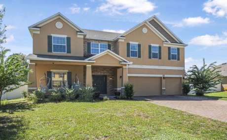 In-Law Suite, 6 bed/4.5 bath, 3 car garage, Fenced in back, .5 Acres